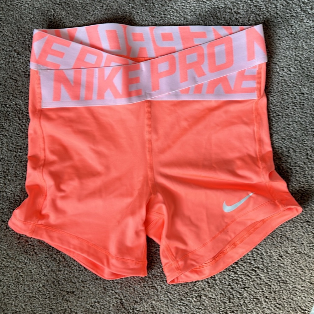 Coral crossover Nike pros